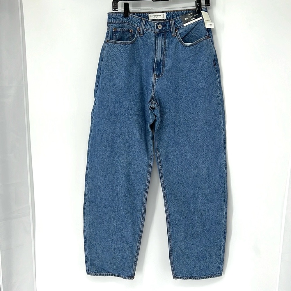 Abercrombie & Fitch NWT women’s taper jeans 28